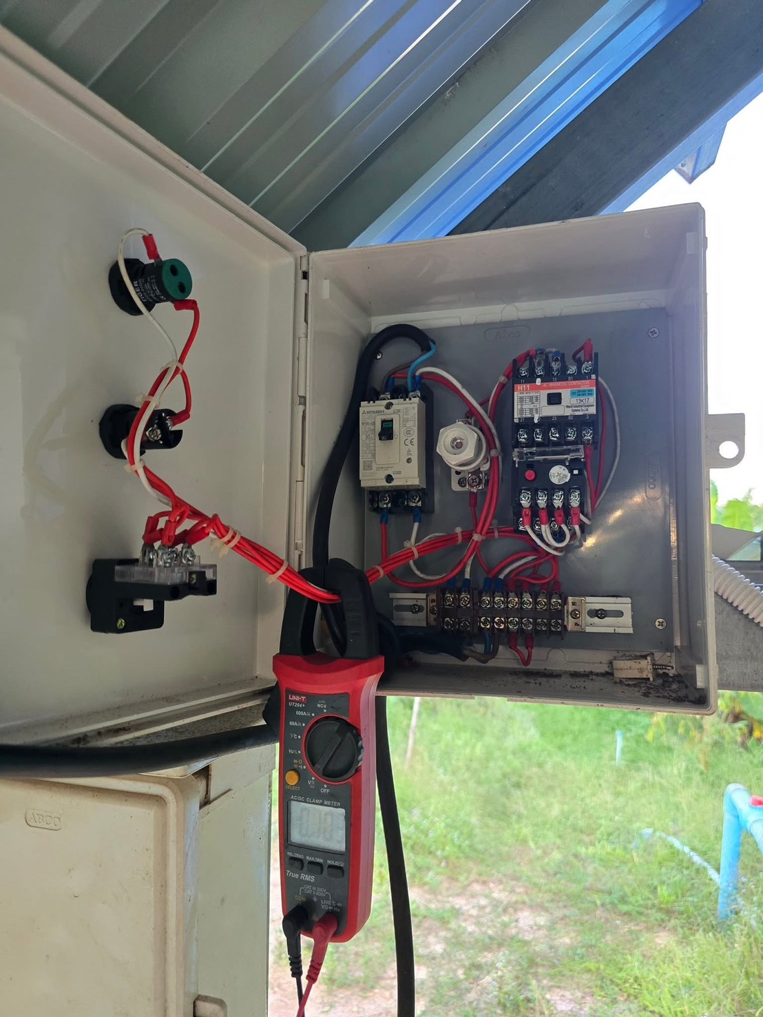 ตู้คอนโทรลระบบสูบน้ำพลังงานแสงอาทิตย์ (Solar Pump Control)
